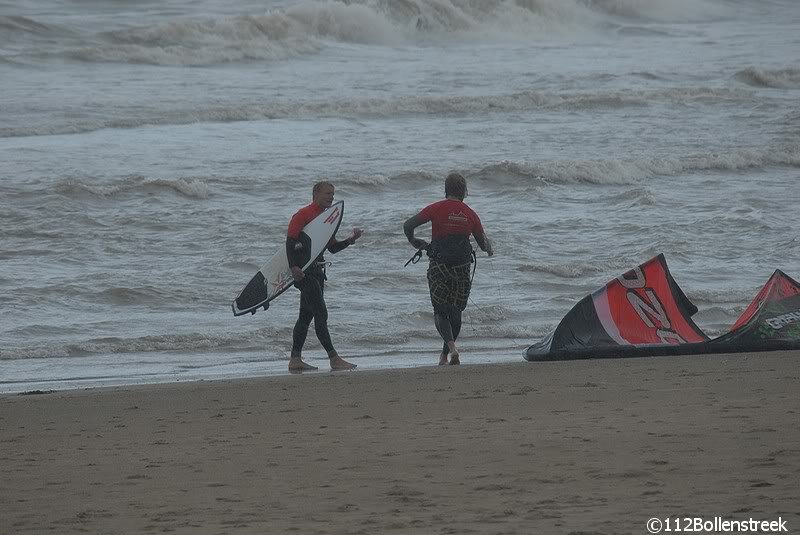 KRB assisteert kitesurfer Katwijk