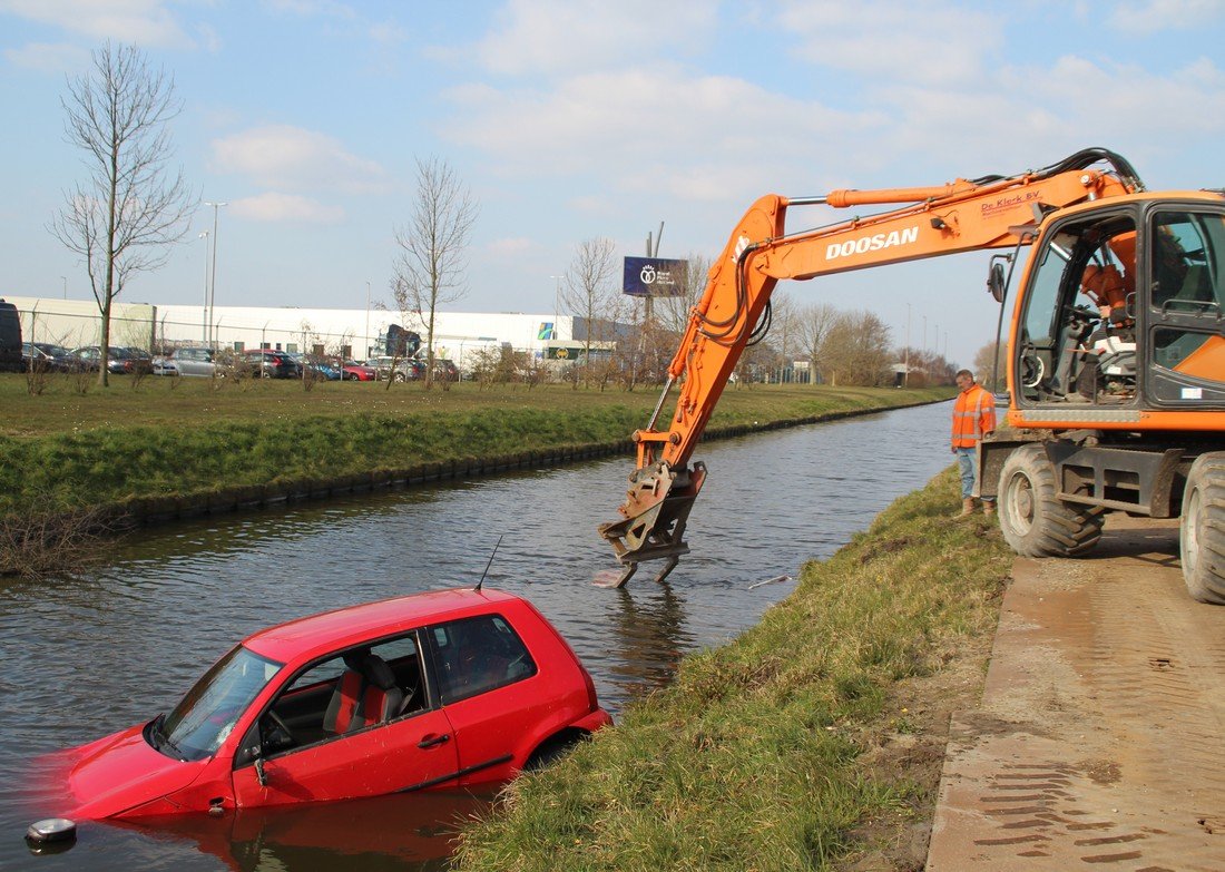 Auto te water A44 R 15,0 Oegstgeest