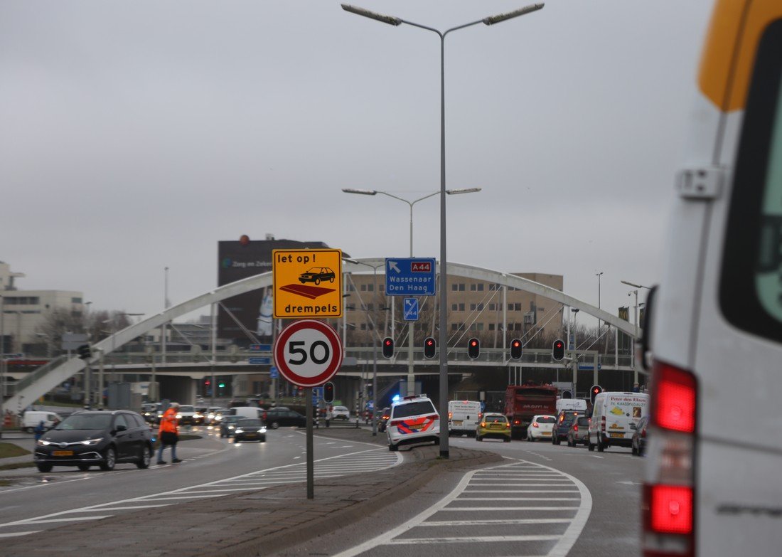 Auto te water Ir G Tjalmaweg N206 Oegstgeest