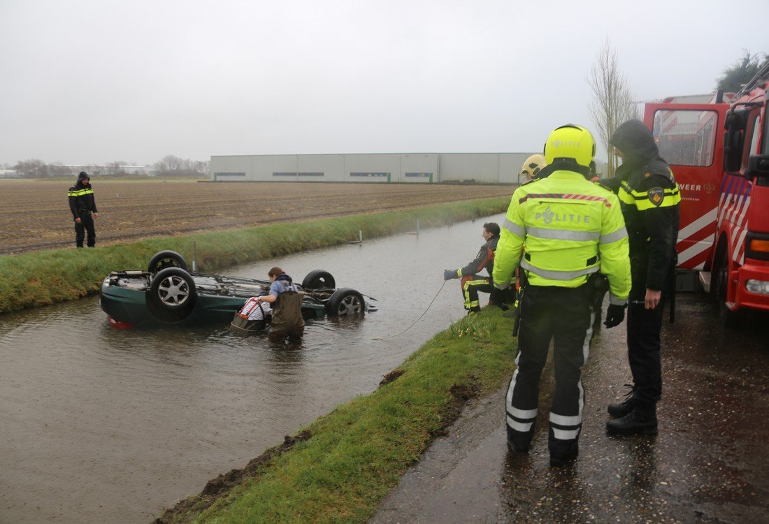 Auto te water Berg en Daal Voorhout