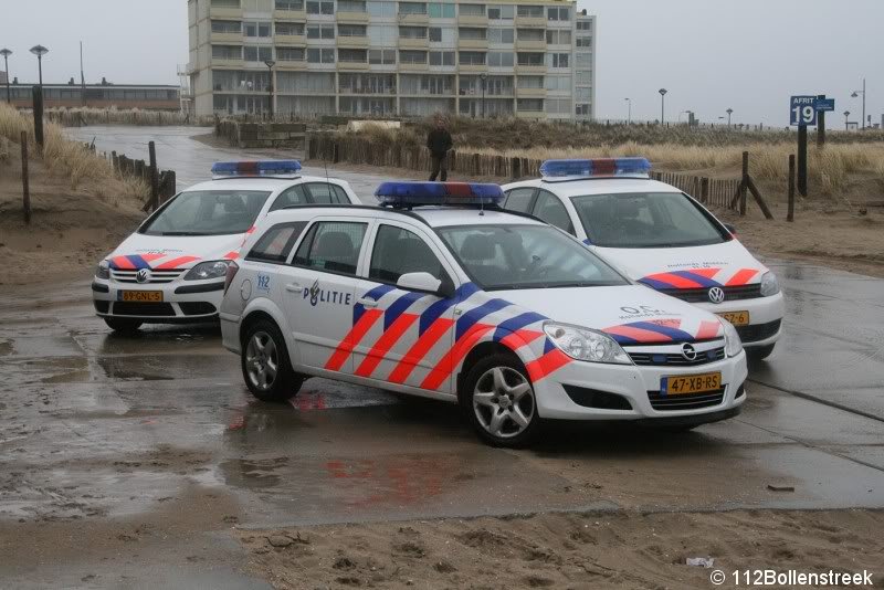 KNRM assistentie voor ambulance strand Noordwijk