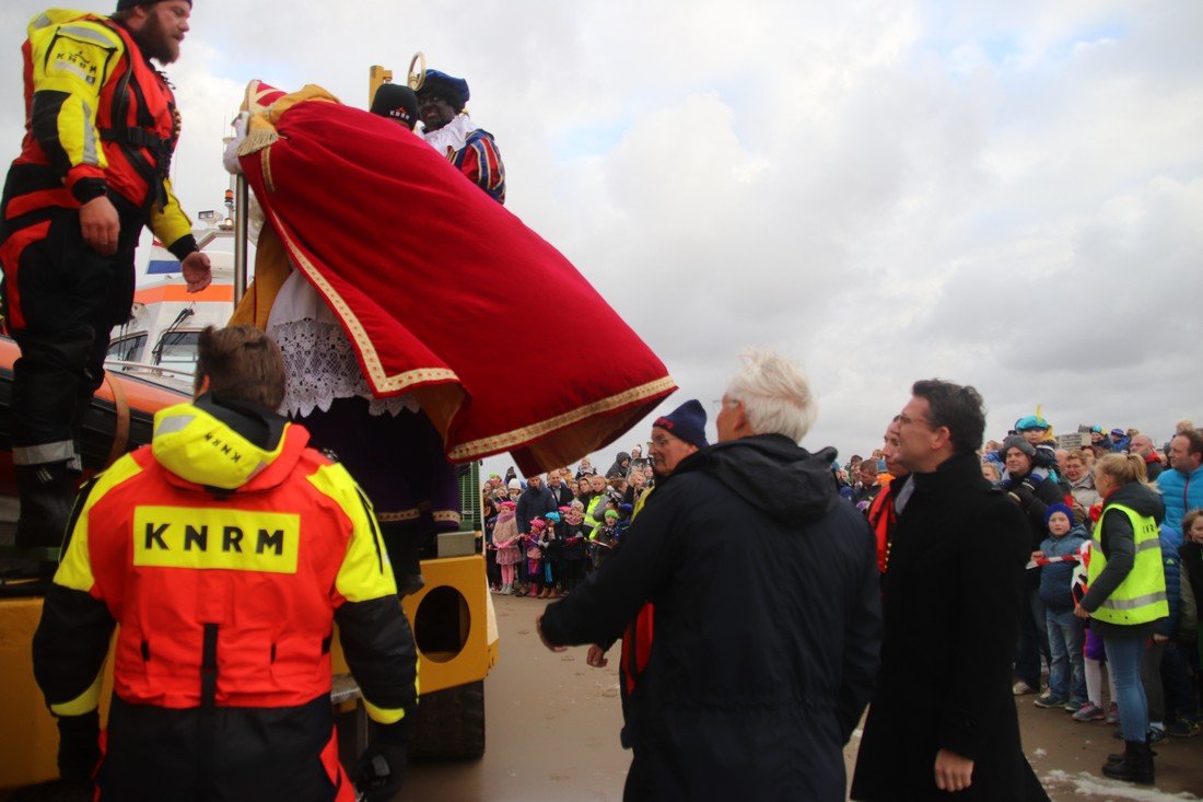 Aankomst Sinterklaas met zijn Zwarte Pieten Noordwijk