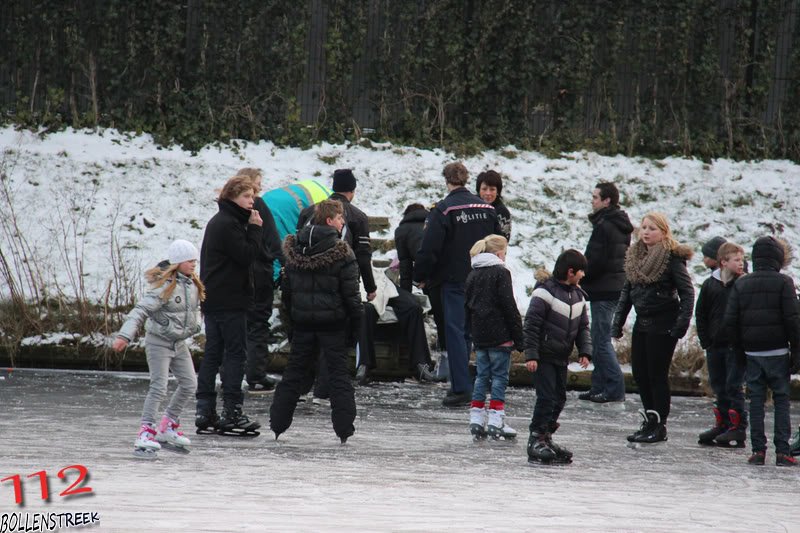 Persoon gevallen op ijs Katwijk