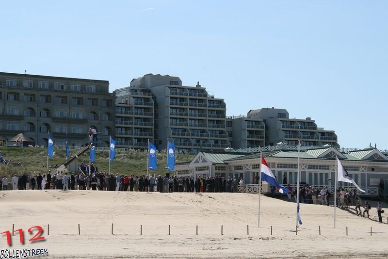 Blauwe vlag gehesen in Noordwijk door Prins Willem-Alexander