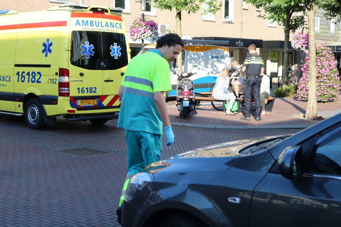 Ongeval auto en scooter Heereweg Lisse