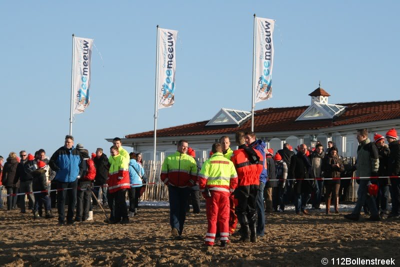 NRB assisteert bij nieuwjaars duik