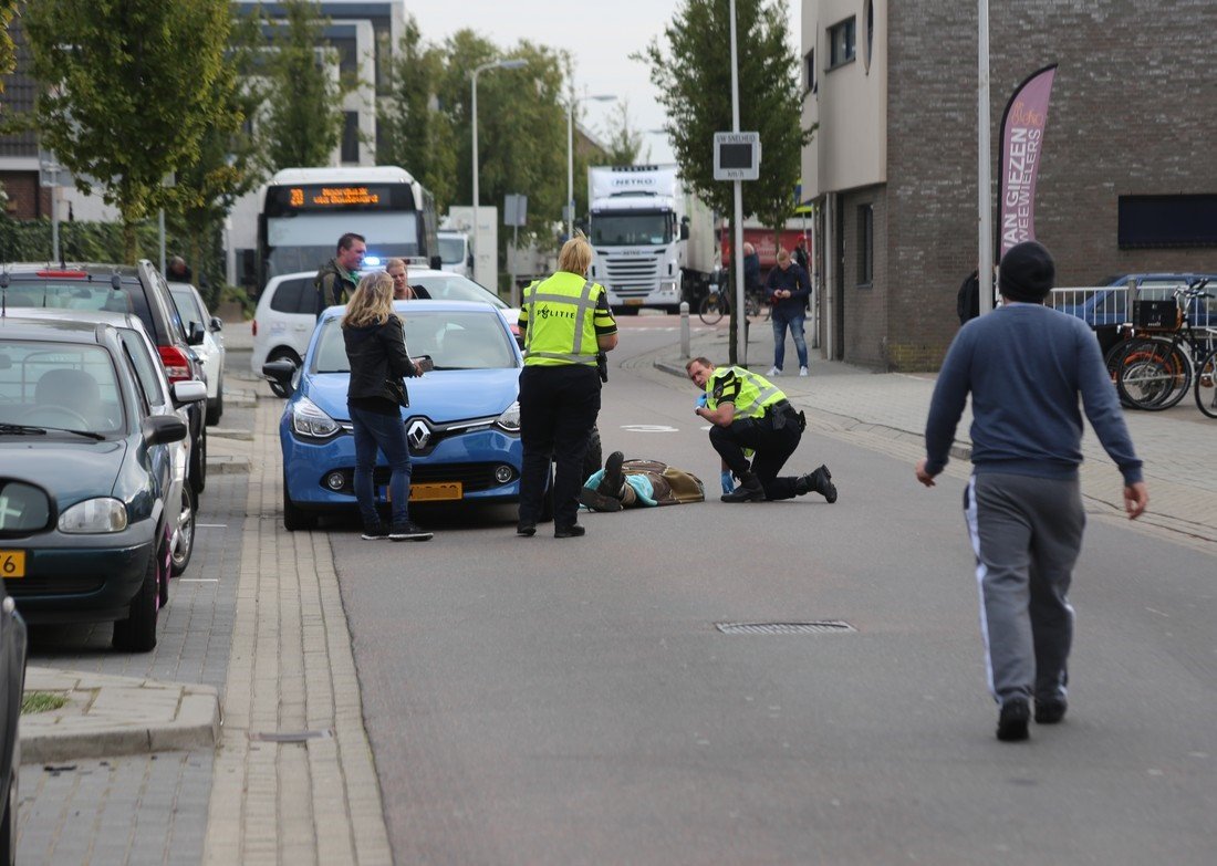 Quadrijder klapt op voorligger Brouwerstraat Rijnsburg