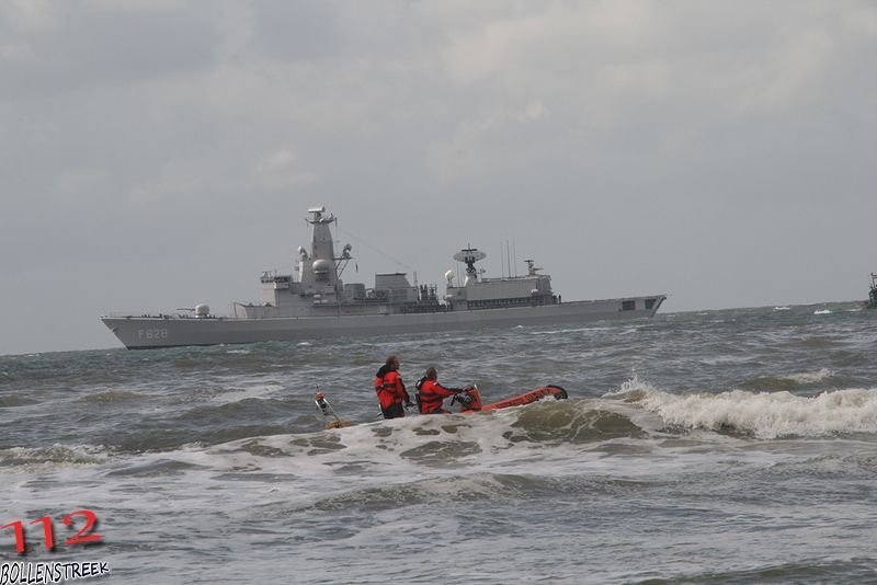 NRB en KNRM assisteren bij aankomst André Kuipers strand Noordwijk