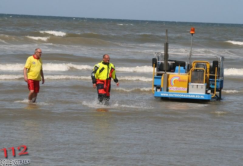 Inzet  NRB en KNRM  voor vastgelopen rupsvoertuig Langevelderslag Noordwijk