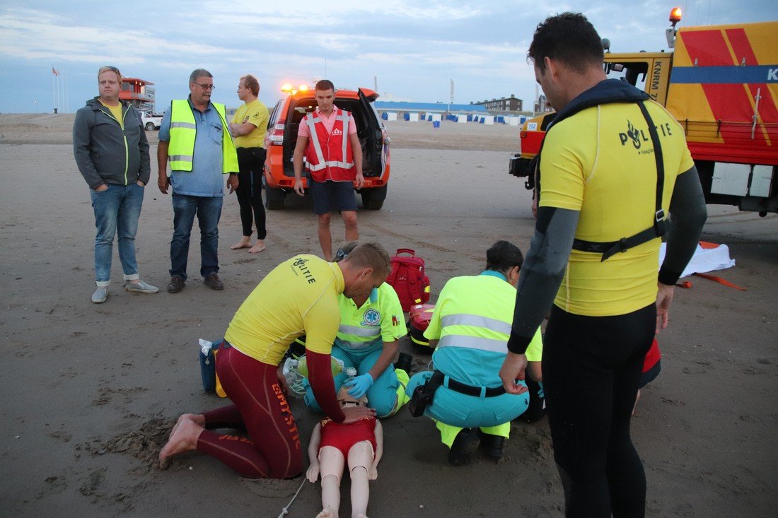 Grote oefening strand Katwijk