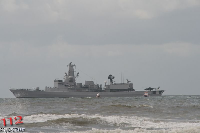 NRB en KNRM assisteren bij aankomst André Kuipers strand Noordwijk