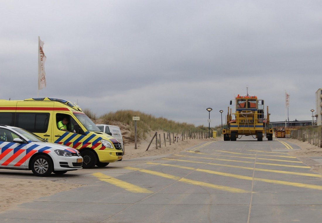 Inzet KNRM Noordwijk voor een catamaran met gebroken mast