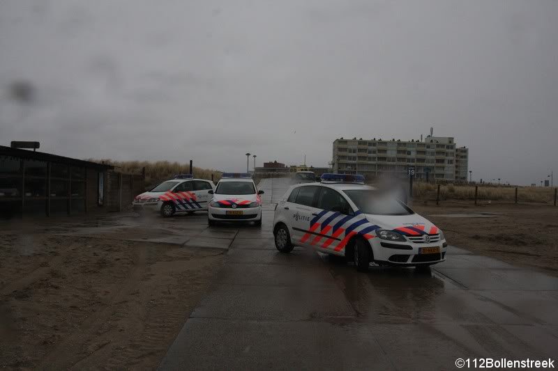 KNRM assistentie voor ambulance strand Noordwijk