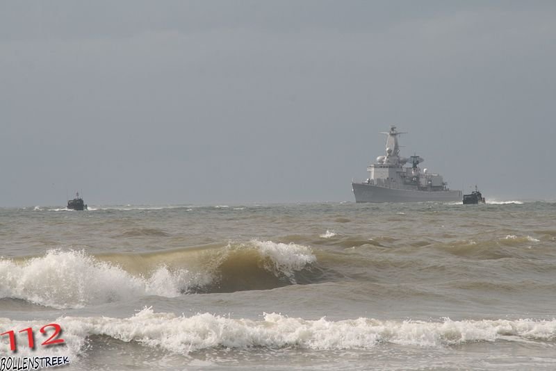 NRB en KNRM assisteren bij aankomst André Kuipers strand Noordwijk