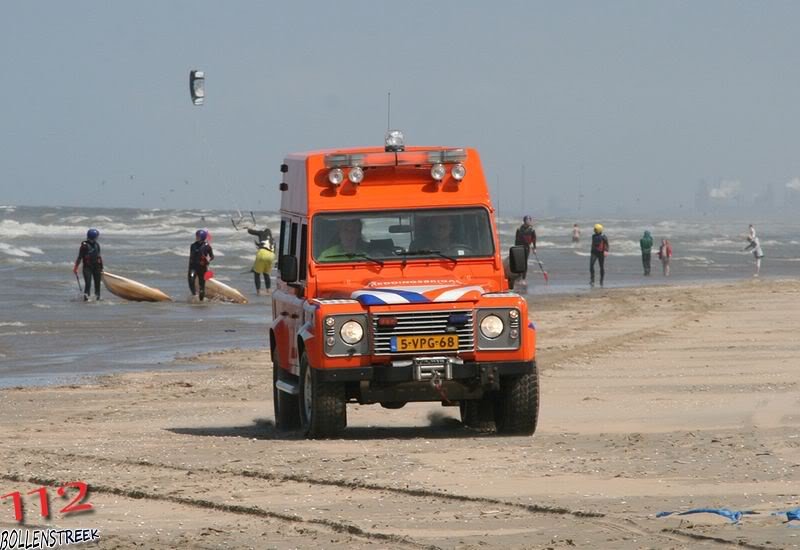 Inzet  NRB en KNRM  voor vastgelopen rupsvoertuig Langevelderslag Noordwijk