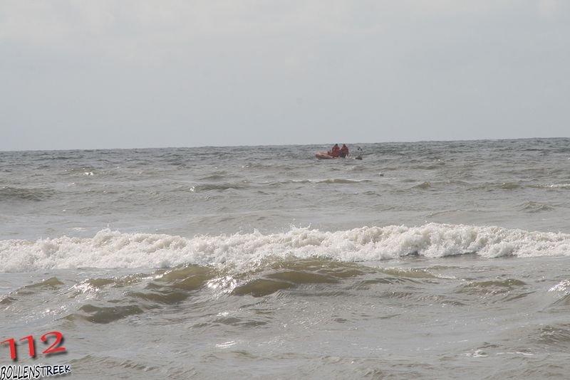 NRB en KNRM assisteren bij aankomst André Kuipers strand Noordwijk