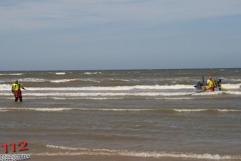 Inzet  NRB en KNRM  voor vastgelopen rupsvoertuig Langevelderslag Noordwijk