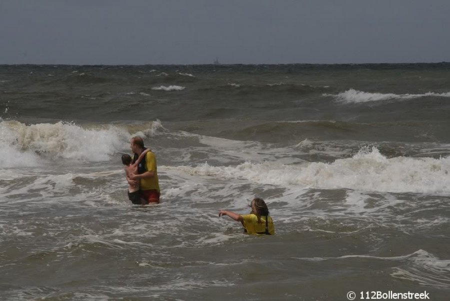 Reddingsactie strand Noordwijk