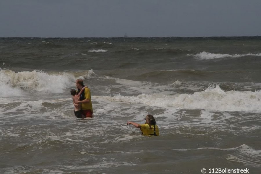 Reddingsactie strand Noordwijk