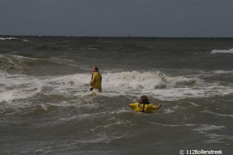 Reddingsactie strand Noordwijk