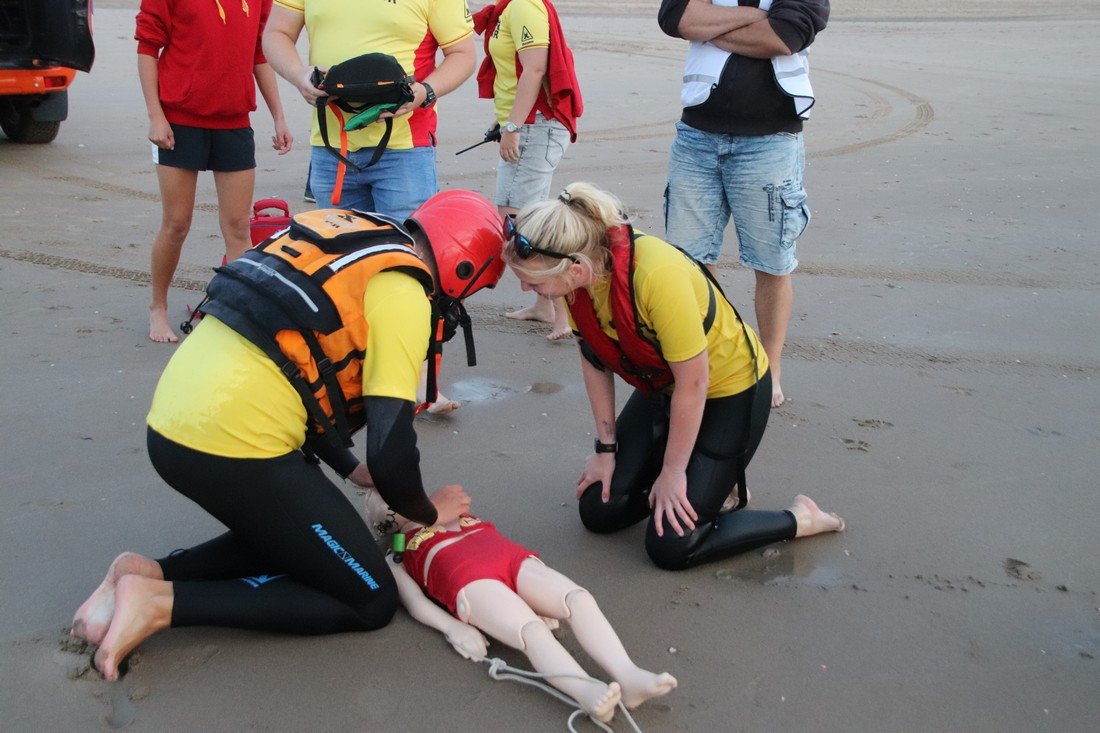 Grote oefening strand Katwijk