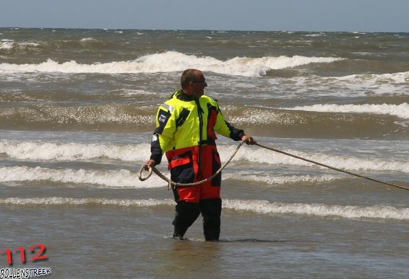 Inzet  NRB en KNRM  voor vastgelopen rupsvoertuig Langevelderslag Noordwijk