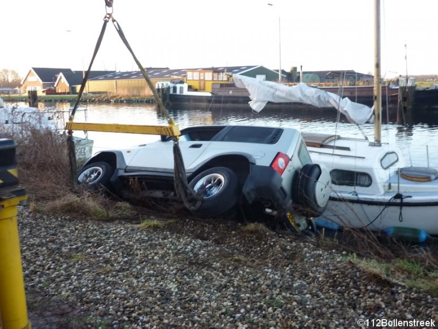 Auto ramt boot Huigsloterdijk Buitenkaag