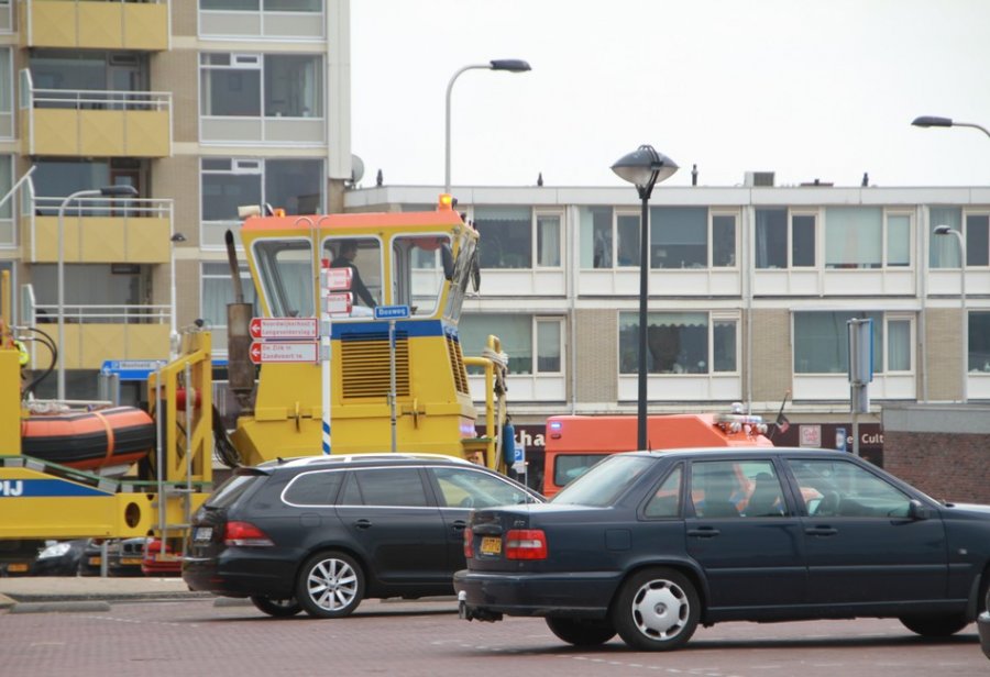 Kitesurfer in problemen Noordwijk