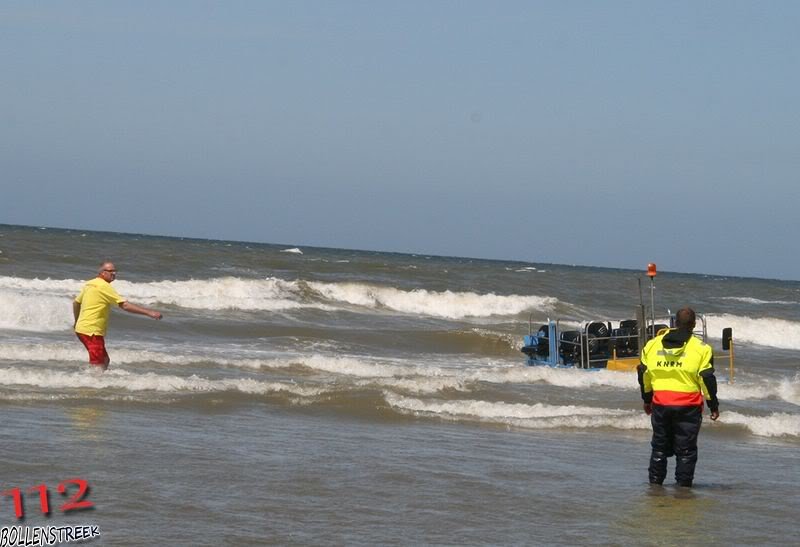 Inzet  NRB en KNRM  voor vastgelopen rupsvoertuig Langevelderslag Noordwijk