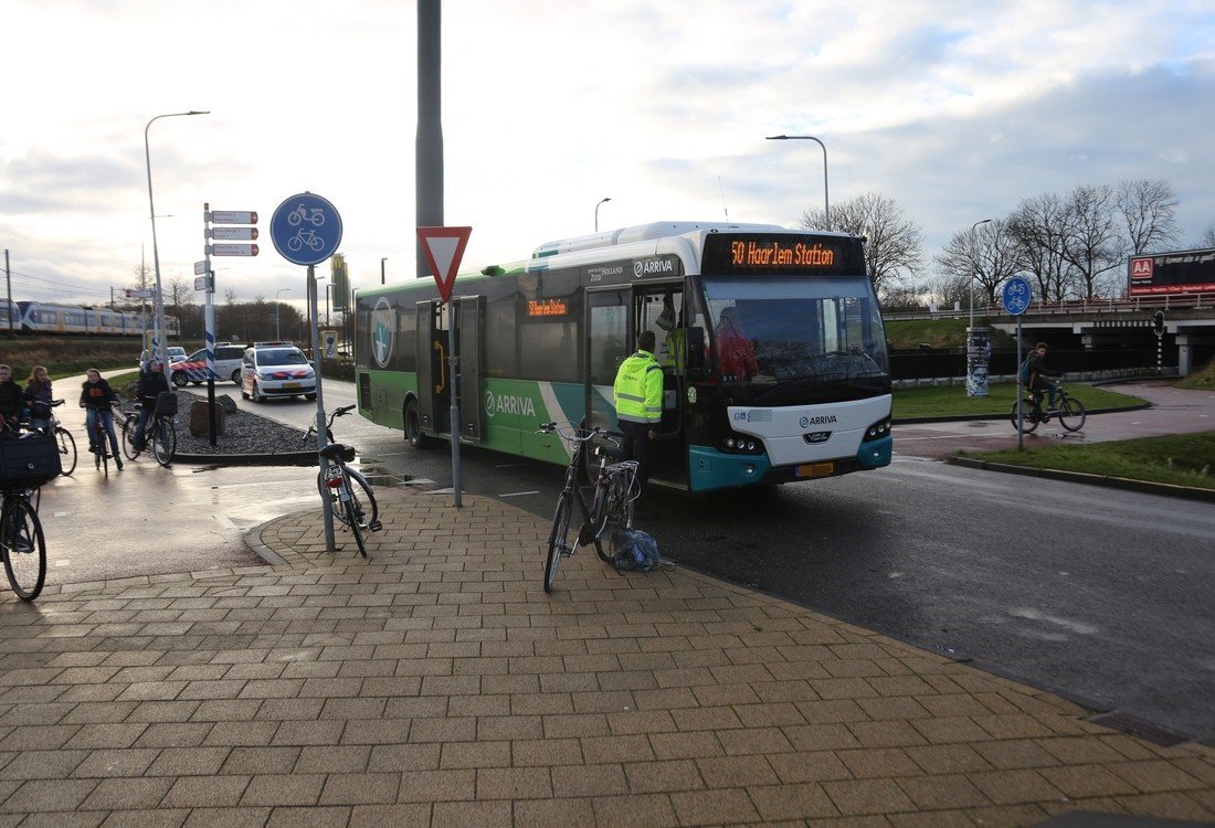 Ongeval fietsster met bus Sassenheim