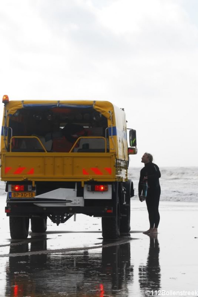 Surfer in problemen Katwijk