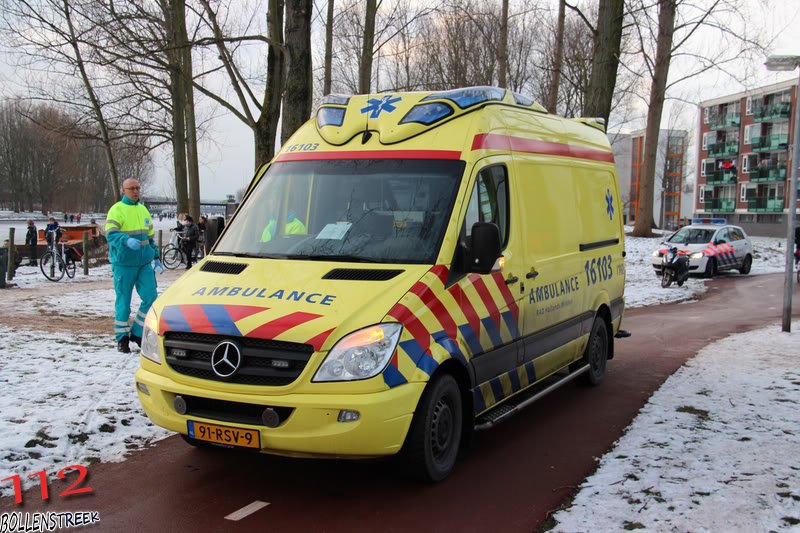 Persoon gevallen op ijs Katwijk