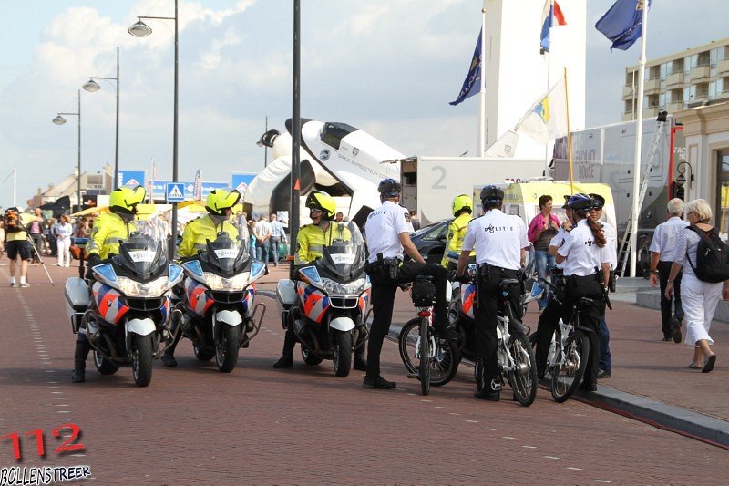 NRB en KNRM assisteren bij aankomst André Kuipers strand Noordwijk