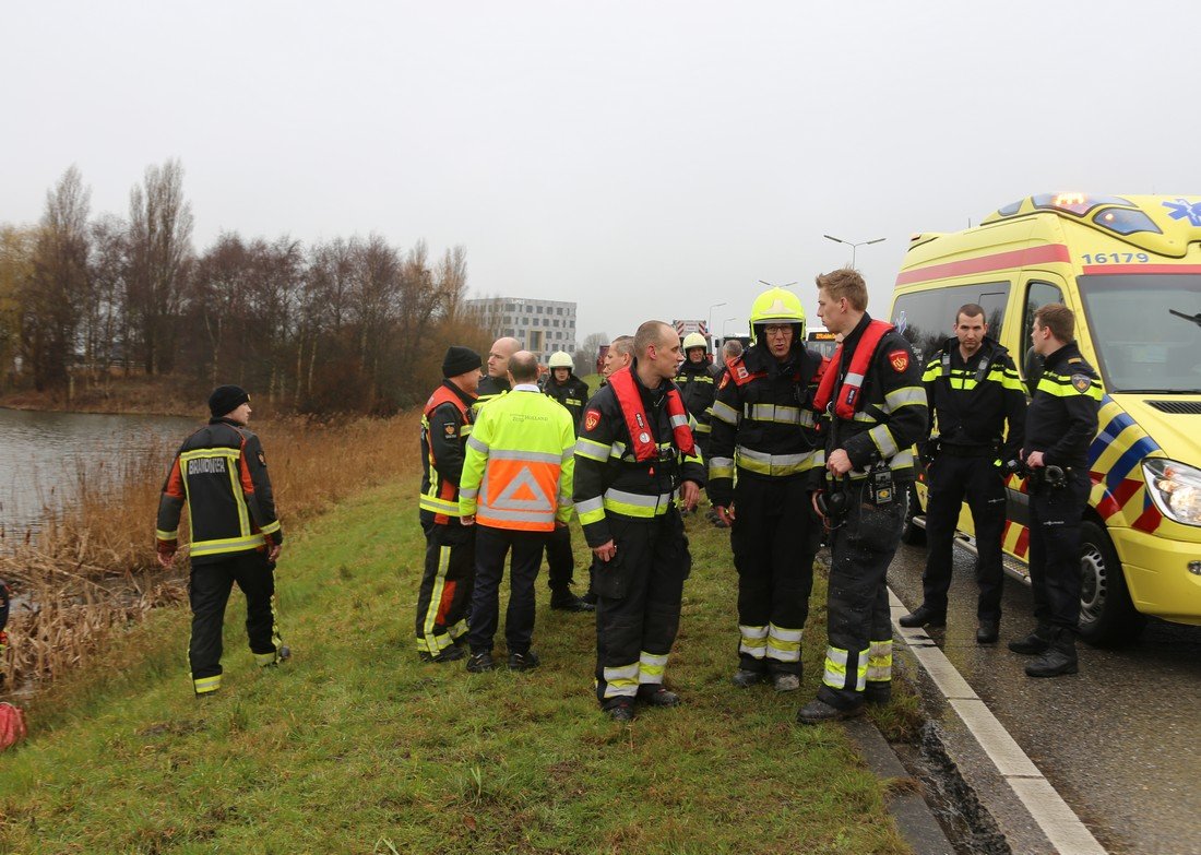 Auto te water Ir G Tjalmaweg N206 Oegstgeest