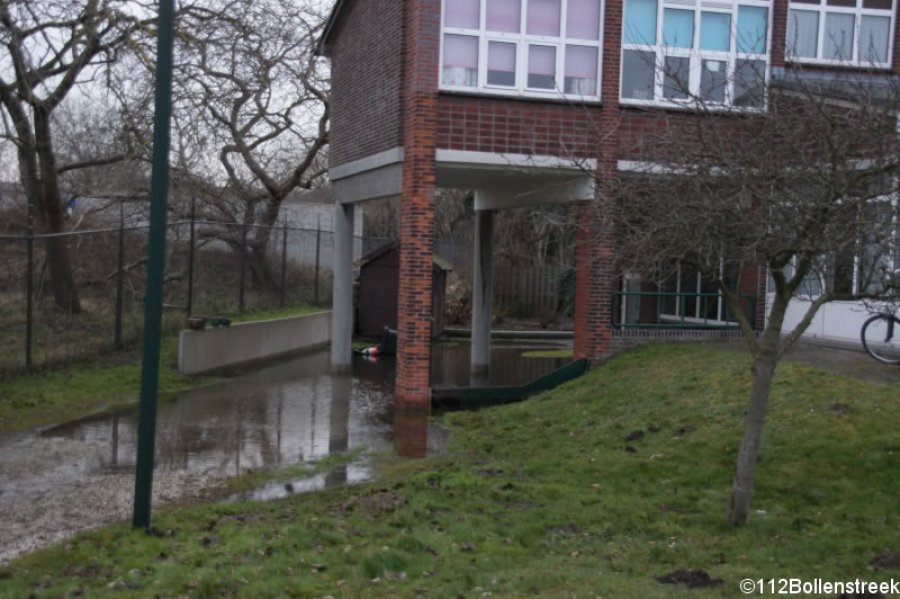 Drukverlies in waterleidingen door gescheurde waterleiding Cantineweg Katwijk