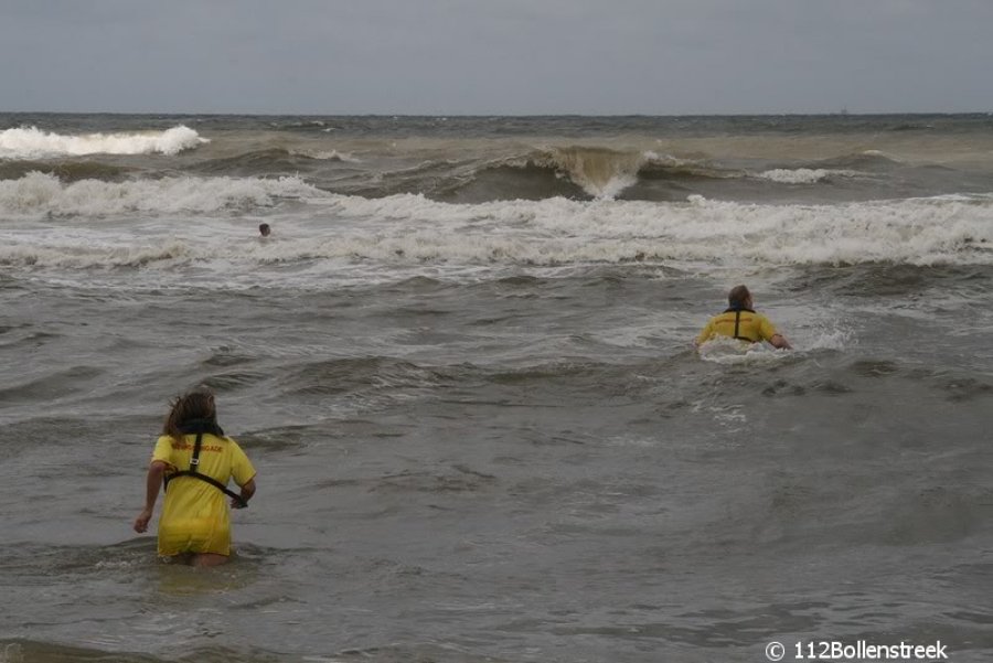 Reddingsactie strand Noordwijk