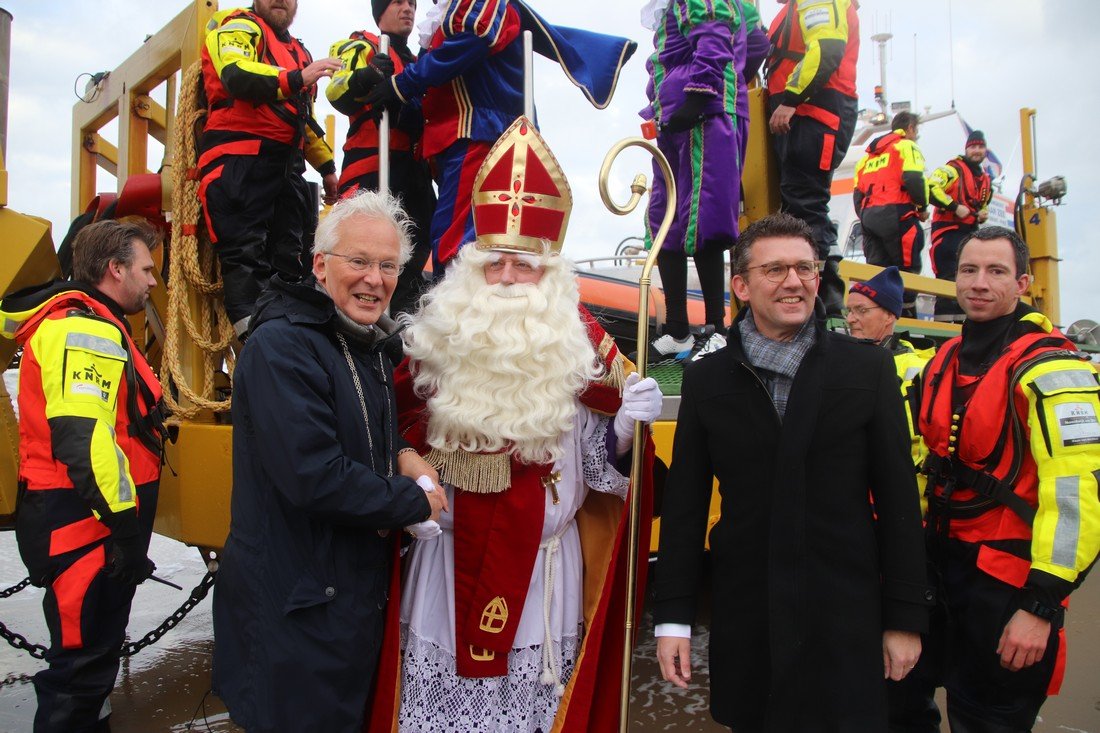 Aankomst Sinterklaas met zijn Zwarte Pieten Noordwijk