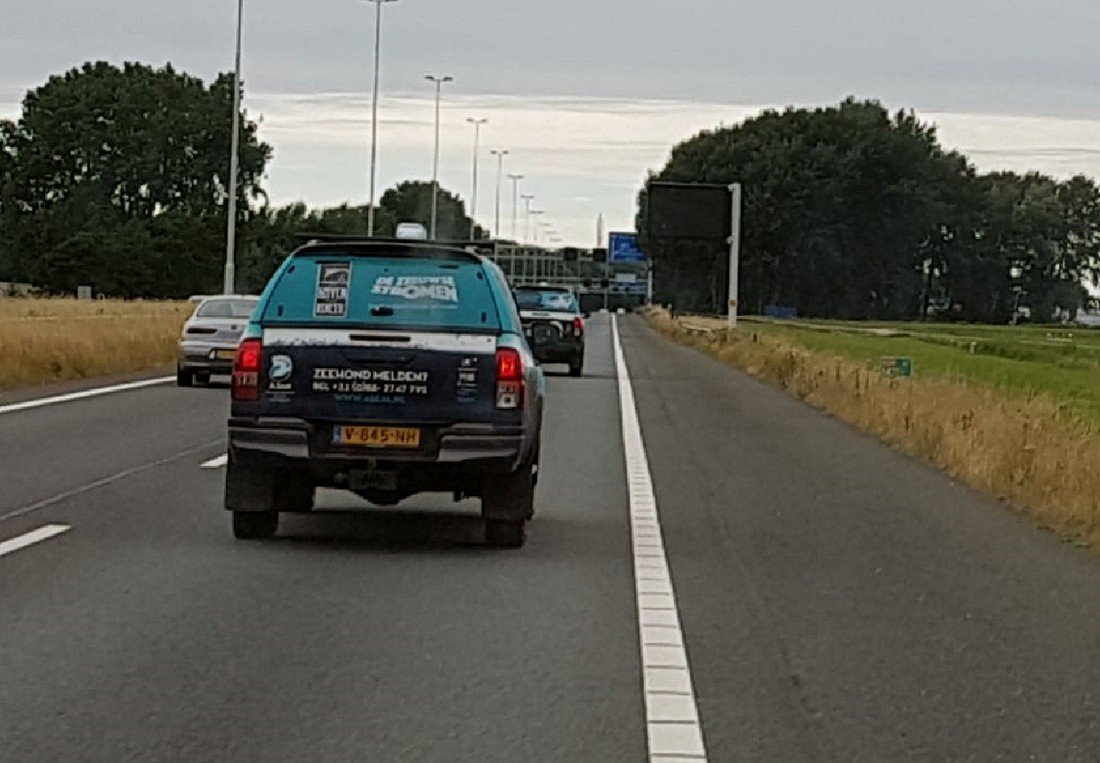 EHBZ helpt bij transport van olie slachtoffer Maassluis