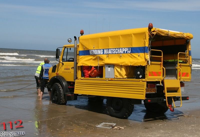 Inzet  NRB en KNRM  voor vastgelopen rupsvoertuig Langevelderslag Noordwijk