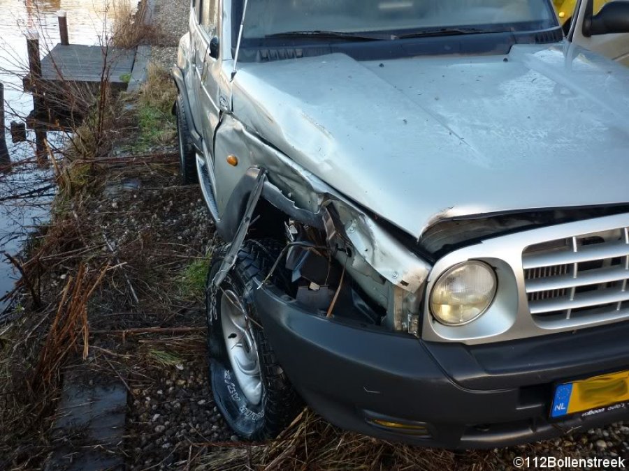 Auto ramt boot Huigsloterdijk Buitenkaag