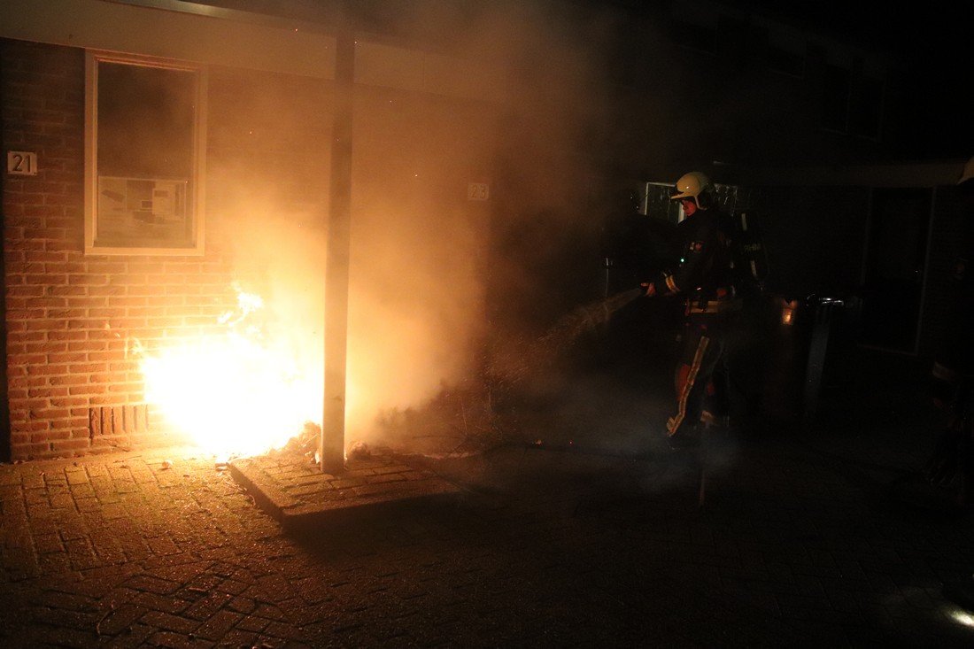 Kerstboom en container in de brand gestoken Schaalhoren Noordwijk