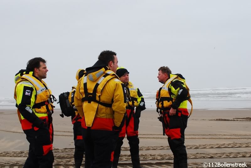 KNRM Katwijk oefent bij harde wind en hoge golven