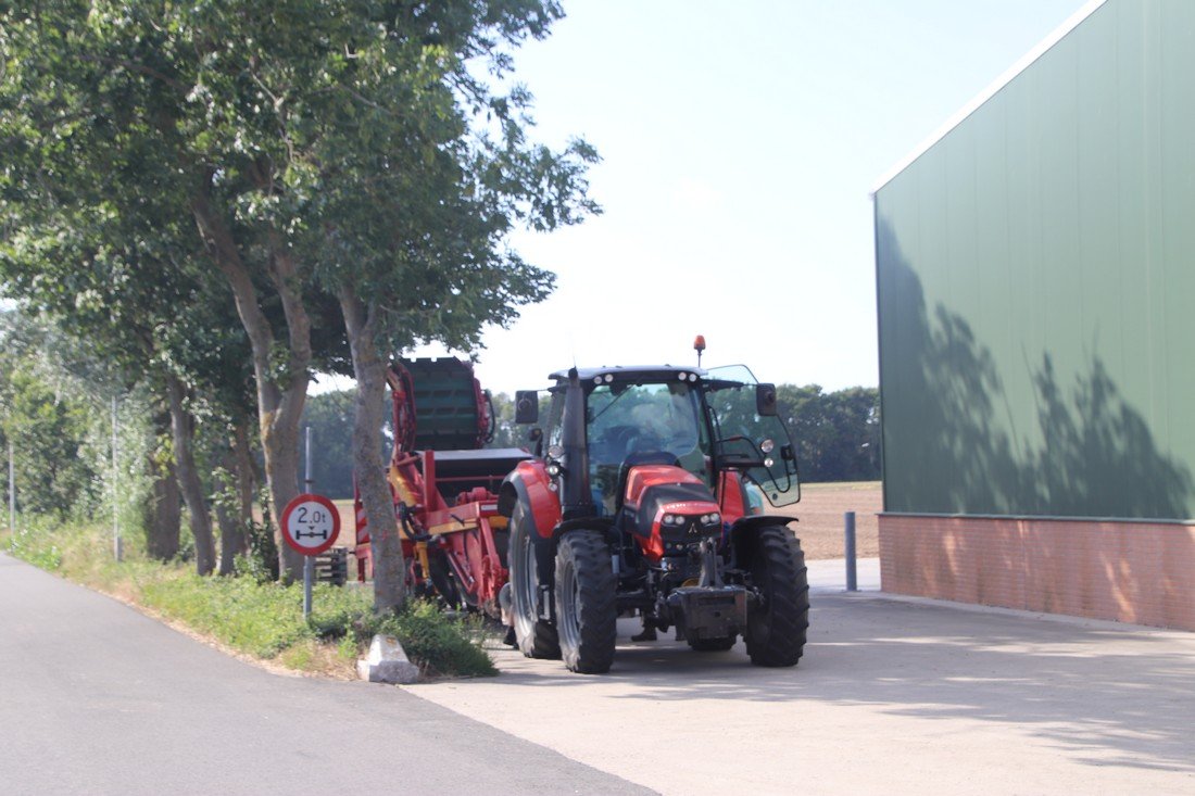 Ongeval auto tegen tractor Achterweg-Zuid Lisse