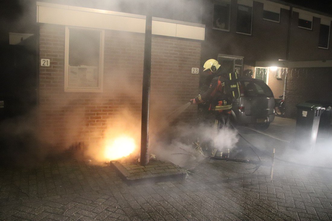 Kerstboom en container in de brand gestoken Schaalhoren Noordwijk