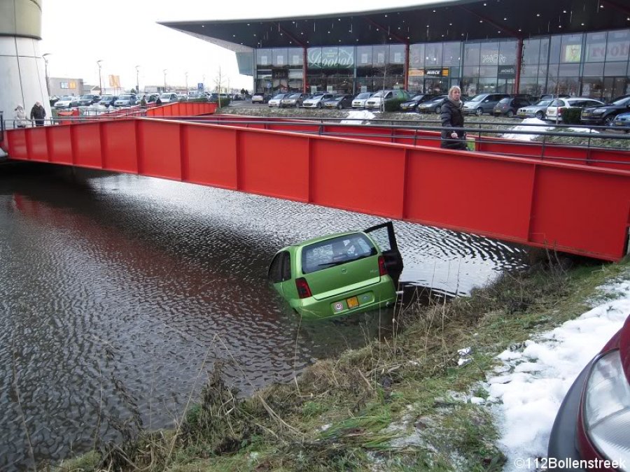 Auto te water Spaarneweg Cruquius