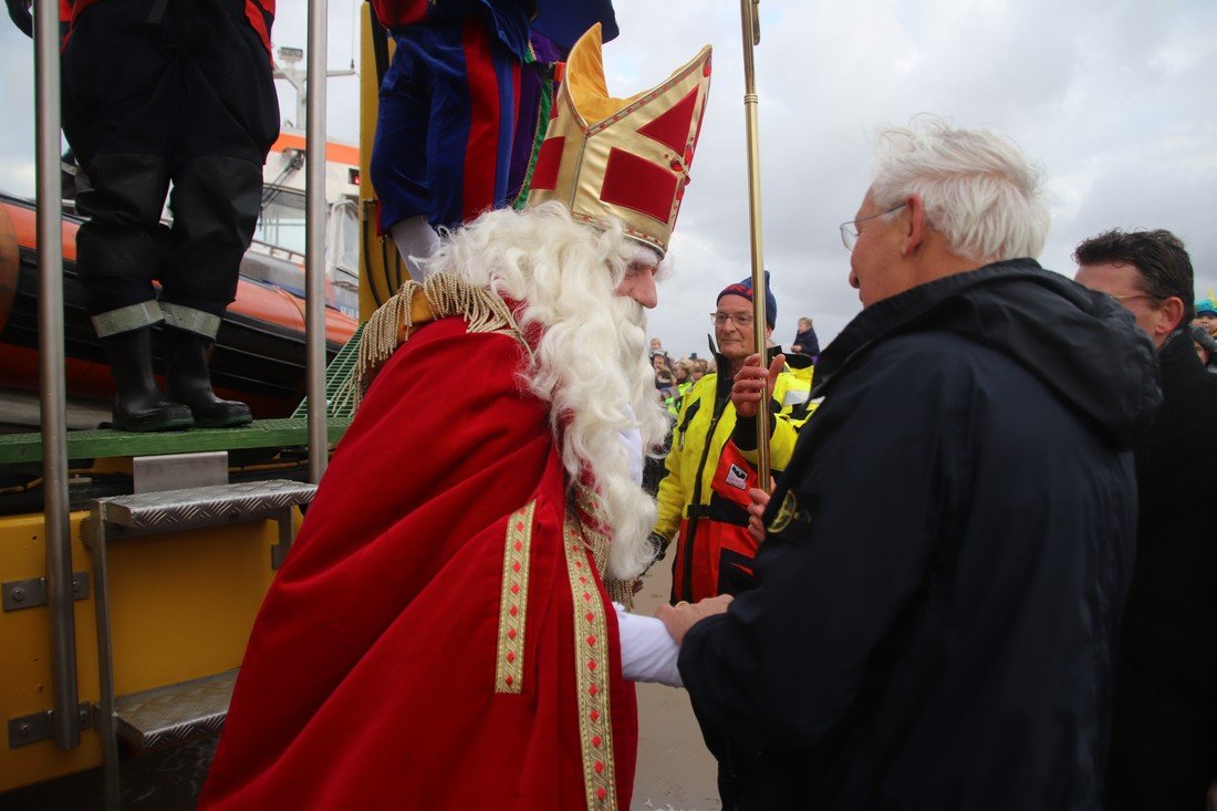 Aankomst Sinterklaas met zijn Zwarte Pieten Noordwijk