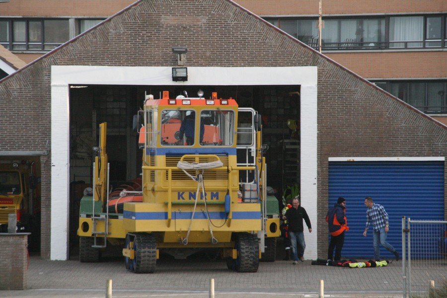 Surfer in problemen  Katwijk