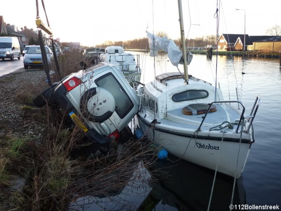 Auto ramt boot Huigsloterdijk Buitenkaag