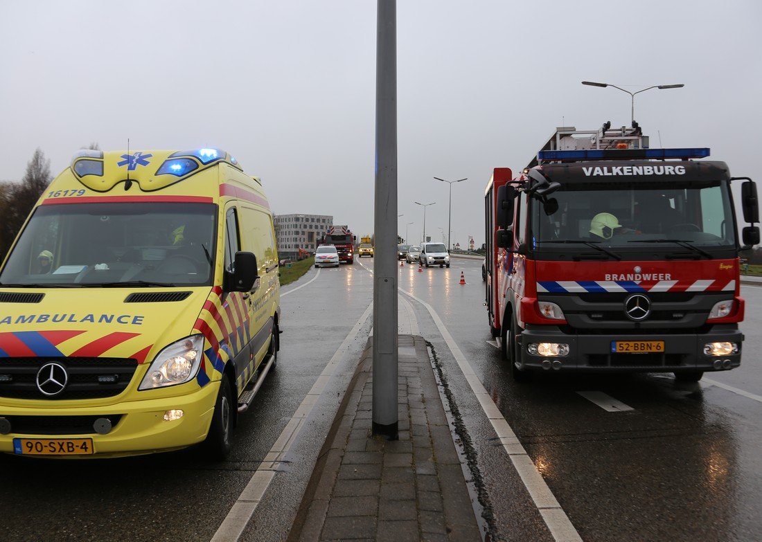 Auto te water Ir G Tjalmaweg N206 Oegstgeest