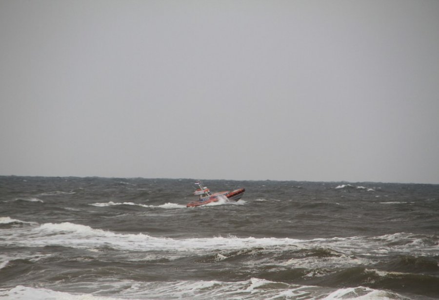 Kitesurfer in problemen Noordwijk